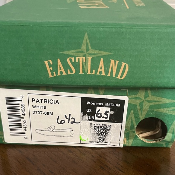 Eastland Women's Classic White Loafer - Picture 10 of 11